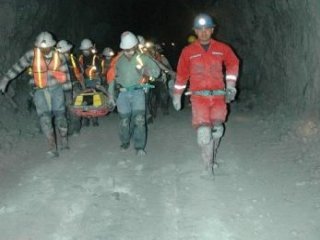 TRABAJADOR RESCATE MINA 01